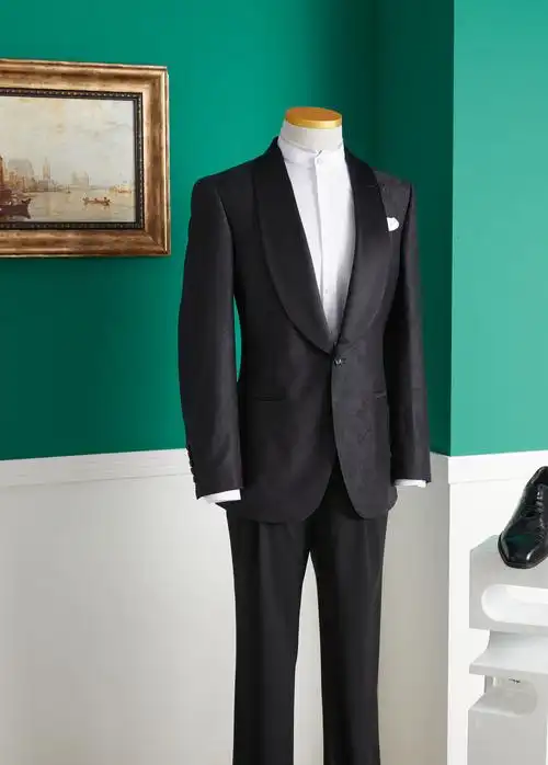 南宁mrc西先生西服定制永远可以相信黑西装的高级感