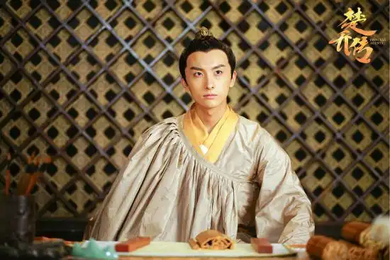 由牛骏峰携手赵丽颖,林更新,窦骁,李沁等人主演的大型励志传奇古装剧