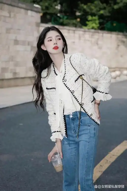 被沈梦辰最新街拍惊艳了!小香风 牛仔裤,精致又时髦