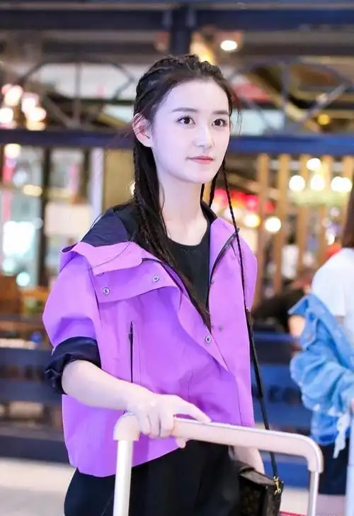 蒋依依,这个名字在近年来可以说是备受瞩目.