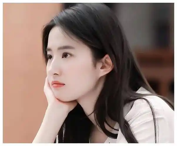 刘亦菲:从仙女到性感女神,时尚颠覆之路_气质_形象_