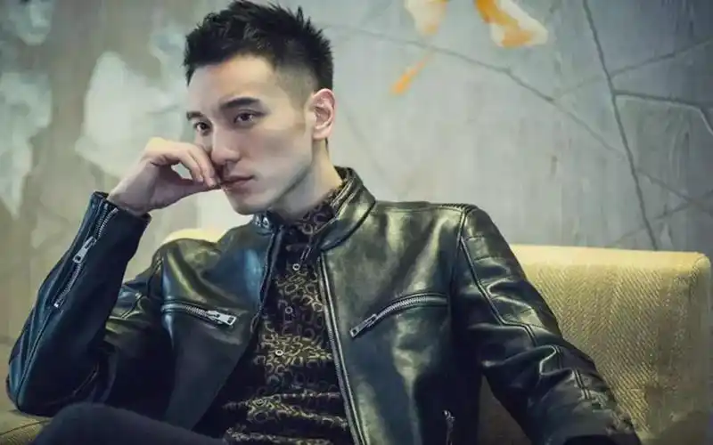 潘玮柏的发型(明星飞机头发型图片男) - 月牙知识库