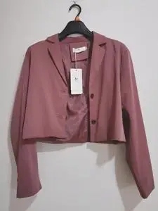 全新金大班短款薄款气质西装外套,衣服全新的,这件衣服是网购的