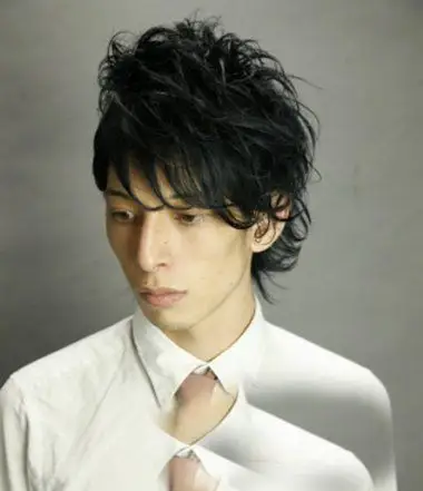 男生最张扬皮卡路烫发简单有型 领略大气凛然帅酷风范儿短卷发个性夺