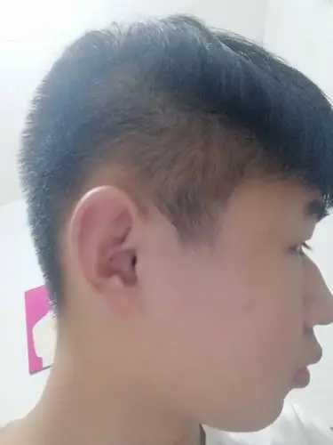 这种发型叫什么?怎么跟说怎么理发师弄?我剃平头了,如何变回来?