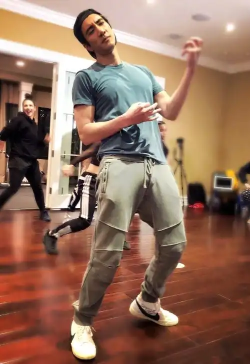 42岁的王力宏改变自我t恤肌肉诠释型男形象网友最爱麒麟臂