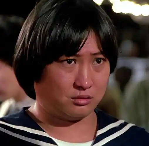 武侠巨星洪金宝:跟家人现身菜市场 strong> /p> p>洪金宝 /strong>,瘦