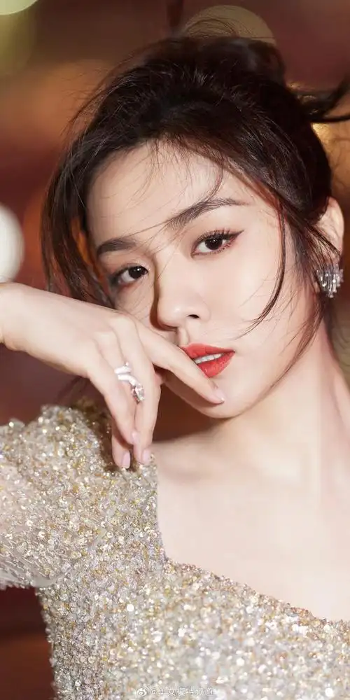 王晓晨舞台穿搭