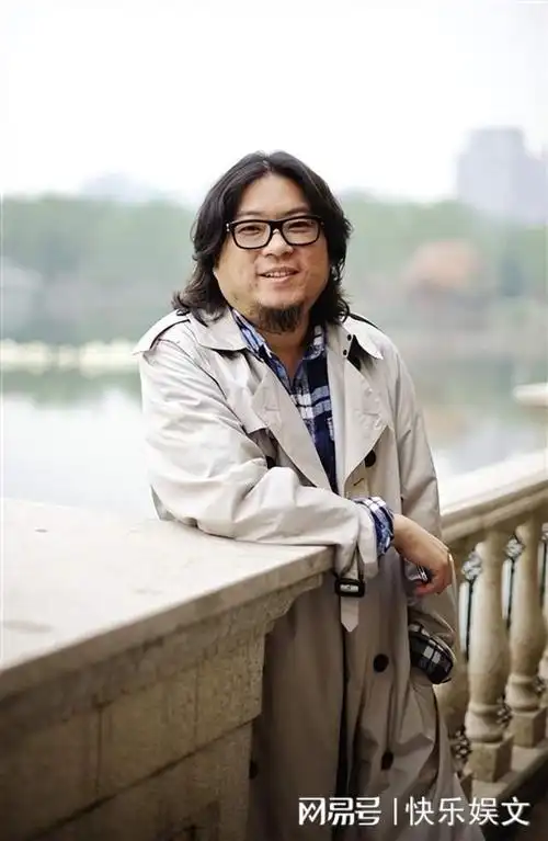 55岁高晓松暴瘦认不出!一头短发磨平了菱角,他失去的不仅是风格|文艺