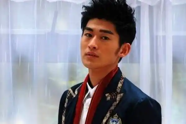 张翰的事业毁灭史:当年有多嚣张,现在就有多惨淡_张汉_郑爽_因为