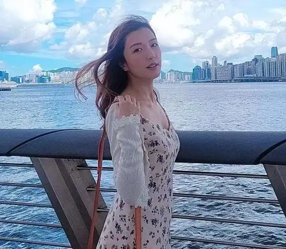 梁洛施晒儿子背影照,郭嘉文则晒面条照回应,暗示跟李泽楷没分手_头像