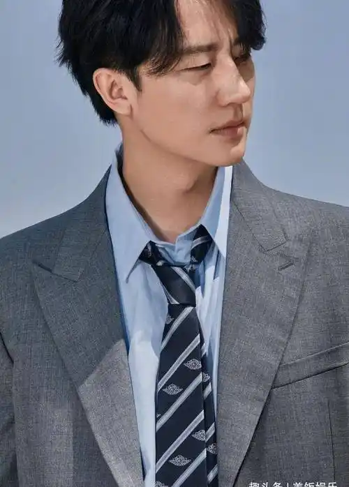 原创黄轩变脸神似尚雯婕近照魅惑大浓妆出镜网友傻傻分不清楚