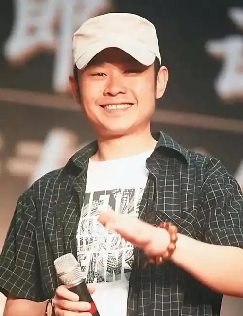 刀郎的个人资料简介:前妻生下孩子后连夜跑路,前妻的离开是他人生真正