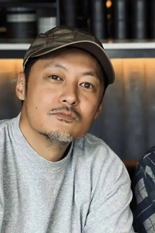 原创42岁余文乐像60岁老头子胡子花白满脸皱纹状态不如刘德华