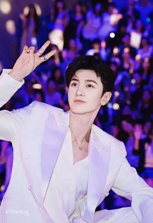 女粉丝  全球帅哥福布斯排行榜第一名  有钱有颜7815    @陈哲远