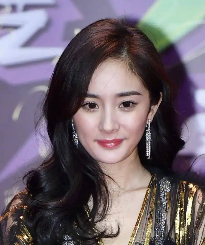 脸崩,杨幂近照曝光尽显憔悴,早年灵动美不复存在_角色_电视_小狐狸