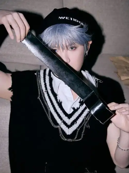 爱豆黄明昊限定回归##黄明昊雾霾蓝夏季限定发色