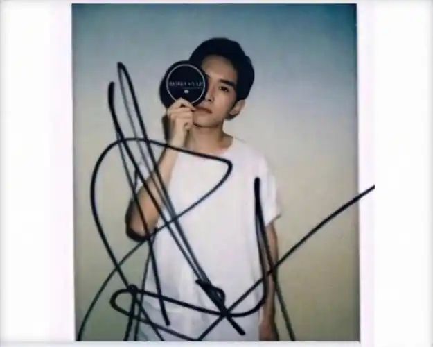 易烊千玺×帅气の拍立得男孩