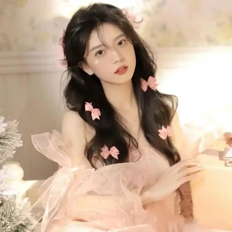 粉色系真人女生头像礼貌拿图 粉色系真人女生头像礼貌拿图