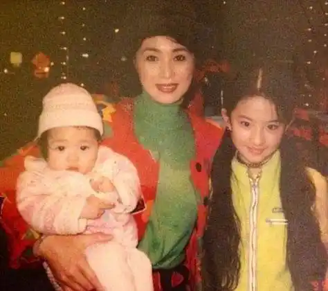 原创刘亦菲我在我们家最丑看完照片我信了个个都是神仙颜值