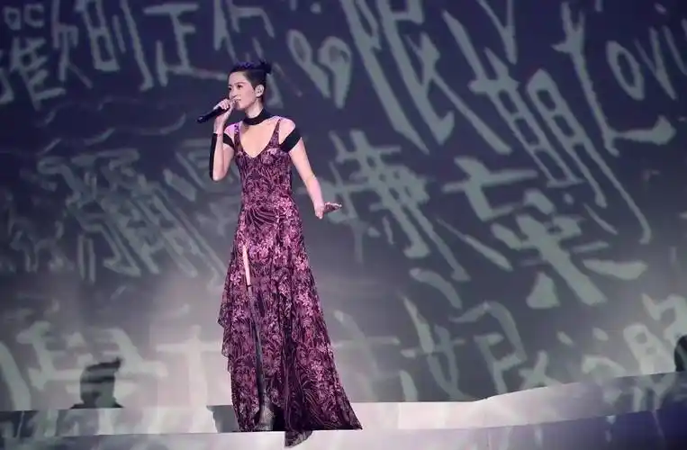 梁咏琪 时间遇上我们 演唱会-重庆站(河马票务app)_方式_歌声_事情