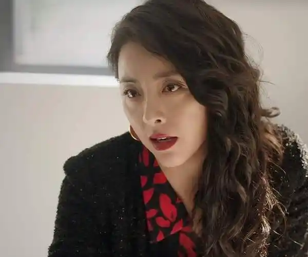 底线几位酱油角色一位84岁影后一位女演员撞脸赵丽颖