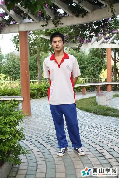 福建西山学校2014年高中部高二7班林君君挂历照