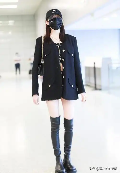 关晓彤坐实"关大壮"称呼,穿运动衣配包臀裙,只看上身像120斤|v领|方领