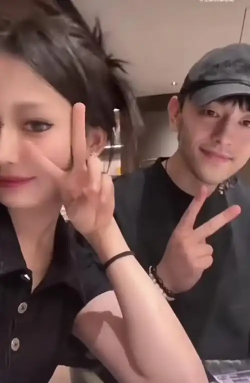 邓伦疑有新恋情与美女约会举止亲密女生频频撒娇像热恋情侣