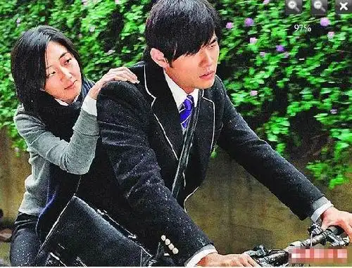 周杰伦桂纶镁在《不能说的秘密》中穿学生制服"谈情"