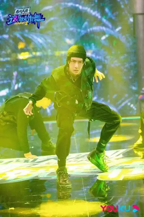 王一博#很喜欢看他跳舞,不得不说一博在街舞里的每个造型都非常93