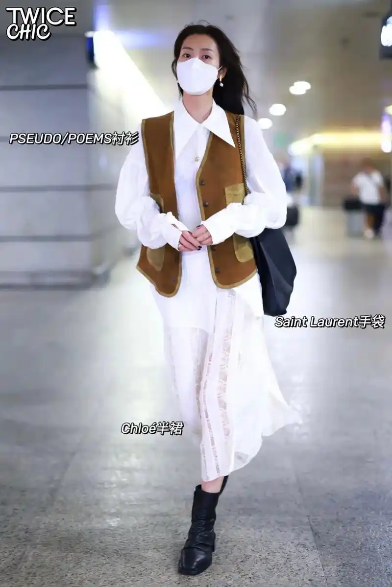 刘雯 | 跨年份的9组真·机场街拍   超模舒适至上的日常穿 - 抖音