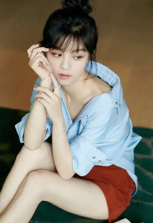 春夏恬静清新气质性感写真