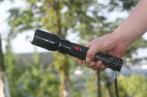 spike户外高压电击器防身电警棍电棒远射手电电警棍充电筒电器防狼