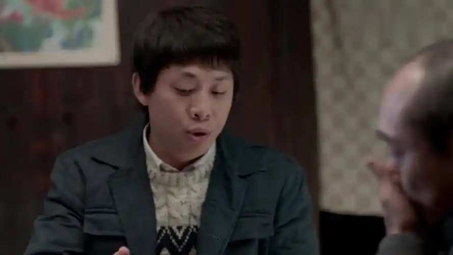 鸡毛飞上天:鸡毛重回陈家村,给村里带来第一台电视,全都跑来看