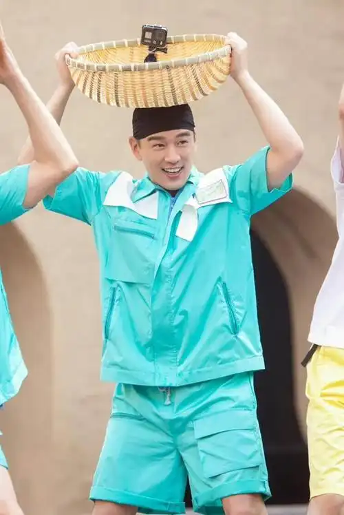 回顾王耀庆因懒得搬家娶了房东女儿婚后生两子生活幸福美满