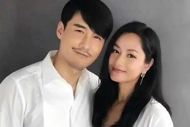 瞿颖泰国定居,紧搂戴军头发花白,疑住富人区豪宅52岁仍未婚