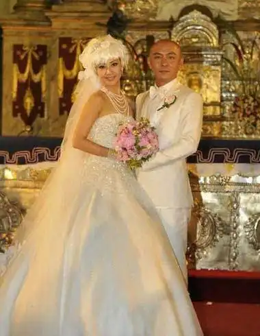 张卫健张茜在圣奥古斯丁大教堂举行大婚典礼