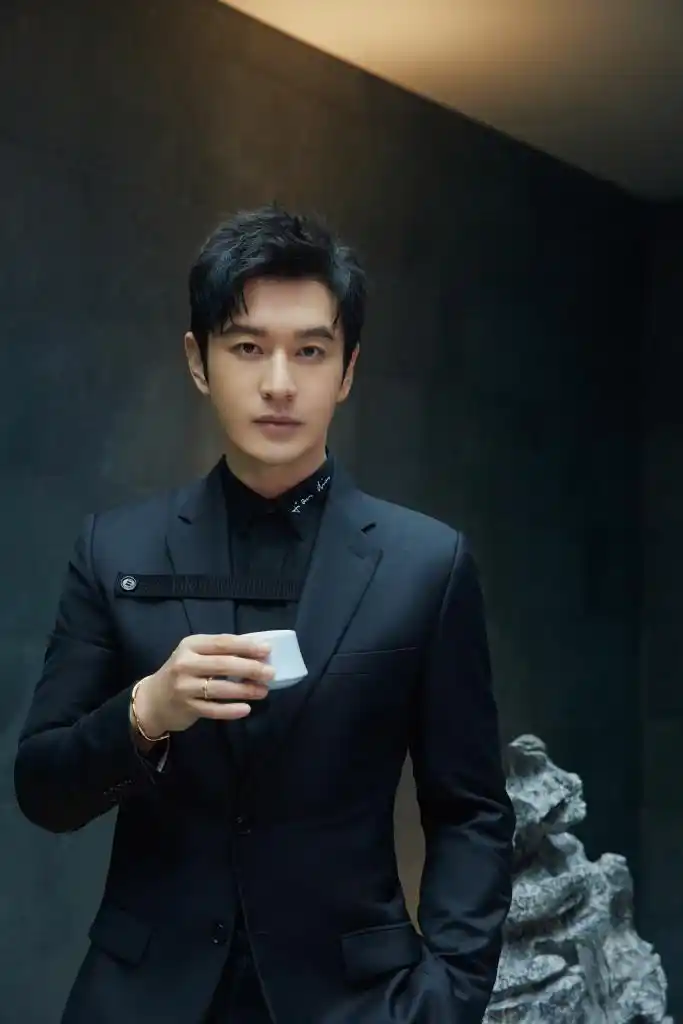 黄晓明发布西装造型格调写真气质冷御雅致似贵公子