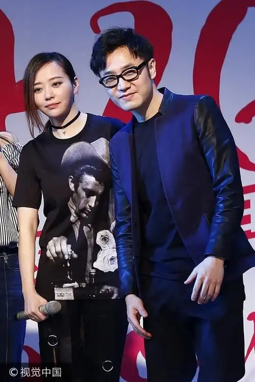 张靓颖助阵刘美麟生日会大送拥抱台下与老公冯轲低调保持距离