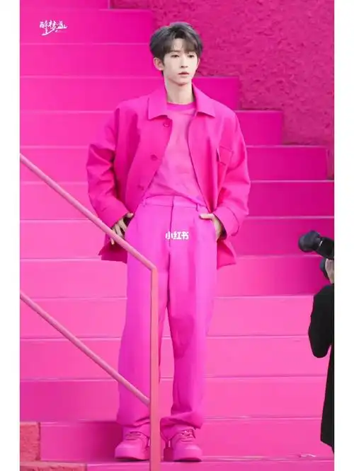 小宇若隐若现的腹肌05