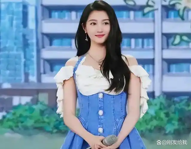 五四晚会:宋轶美得不费力气,关晓彤服装垮,毛不易变化好大!