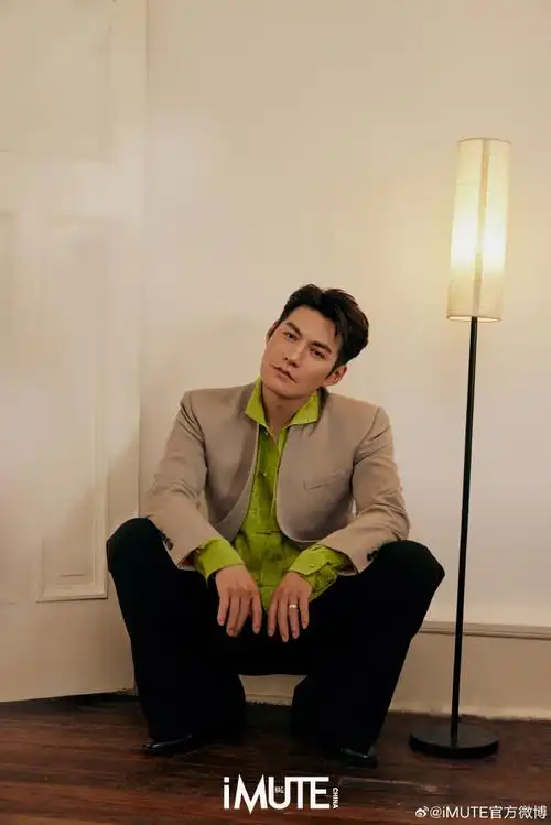 严屹宽超话#严宽意趣致远大片#时间流转,作为无数人青春的严宽,早已不