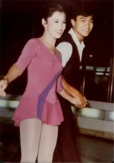 翁美玲和刘德华的合照只找出三张据说两个人当年为演戏都很拼