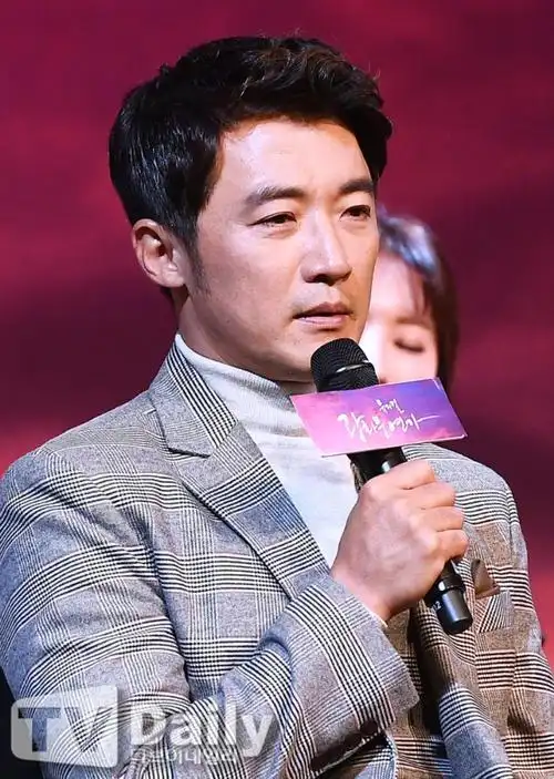 安在旭酒驾被冻结驾照 微博热搜竟然出现话题__凤凰网