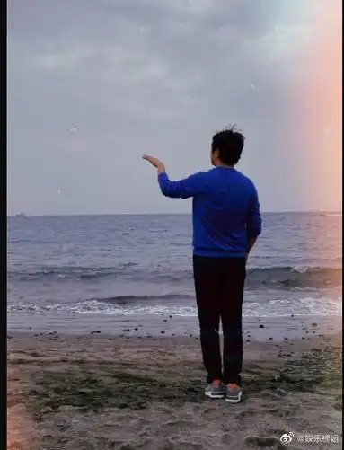 郎朗背影#周杰伦新专辑《最伟大的作品》mv里郎朗的背影,你认出懒了