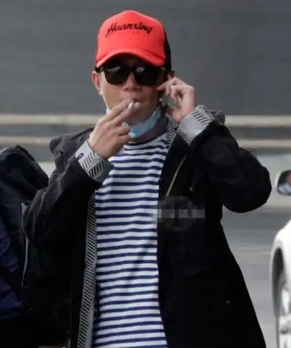 汪峰,井柏然,大张伟,陈赫,陈小春,包贝尔,文,冯小刚盘点娱乐圈抽烟的