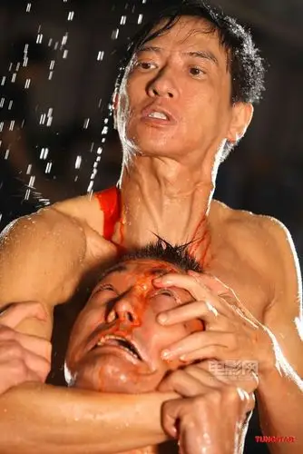 张家辉为大追捕赤身肉搏展露腹肌钢条身段