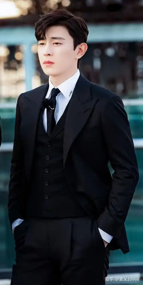 论帅气那就是我的爱豆:邓伦! 不仅是帅气还人品好!还聪明.优秀的人!