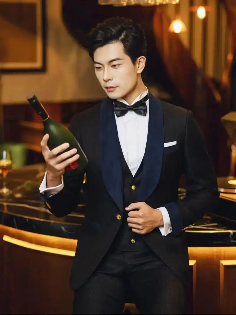 朋友圈赞爆的细闪礼服95说这套西服像男明星 95仪式感满满的 - 抖